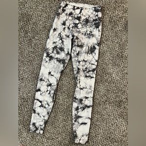 Marble print Lulu Lemon size 6 28”